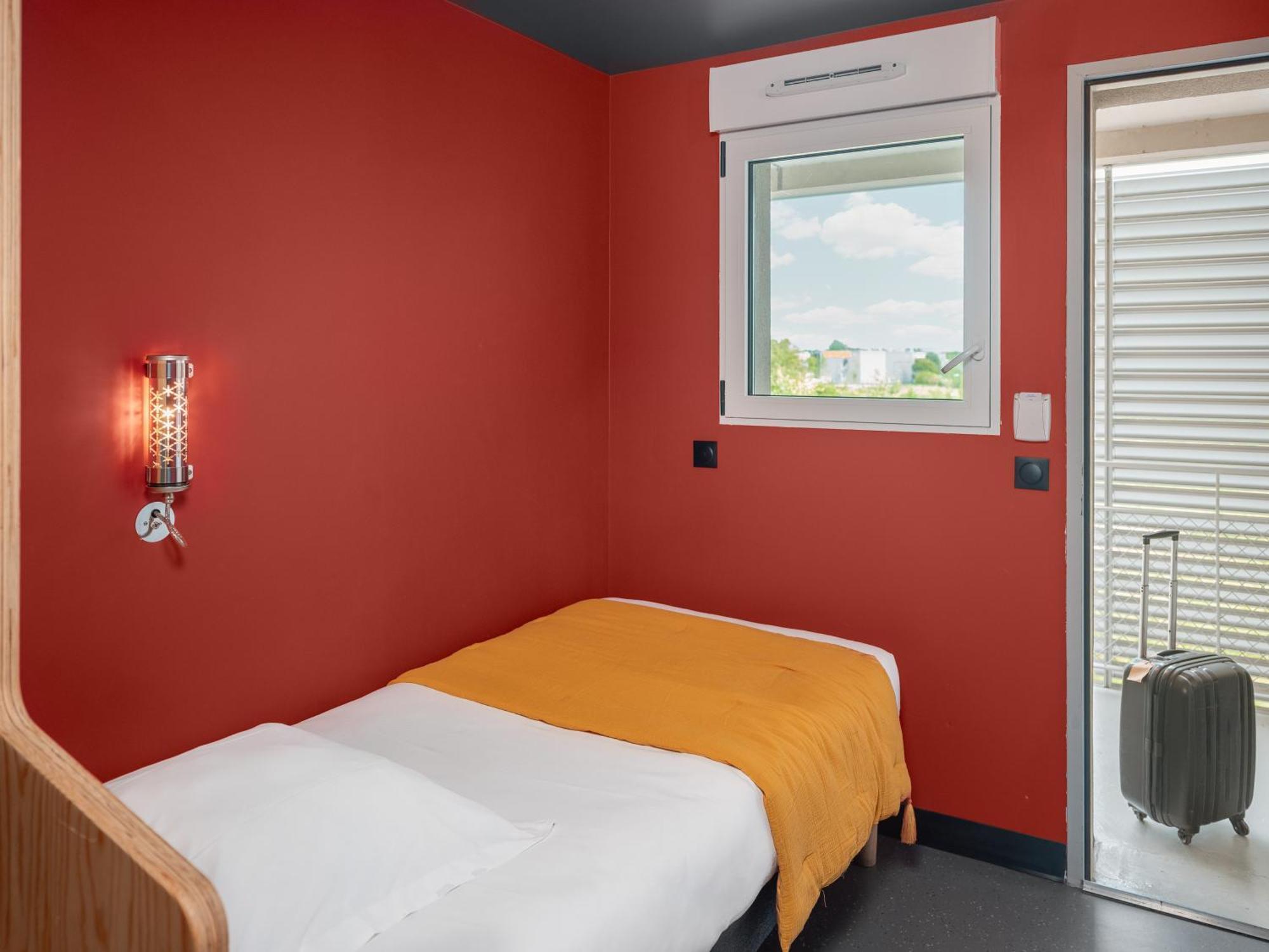 Eklo Paris Roissy Cdg Airport Hotel Bagian luar foto