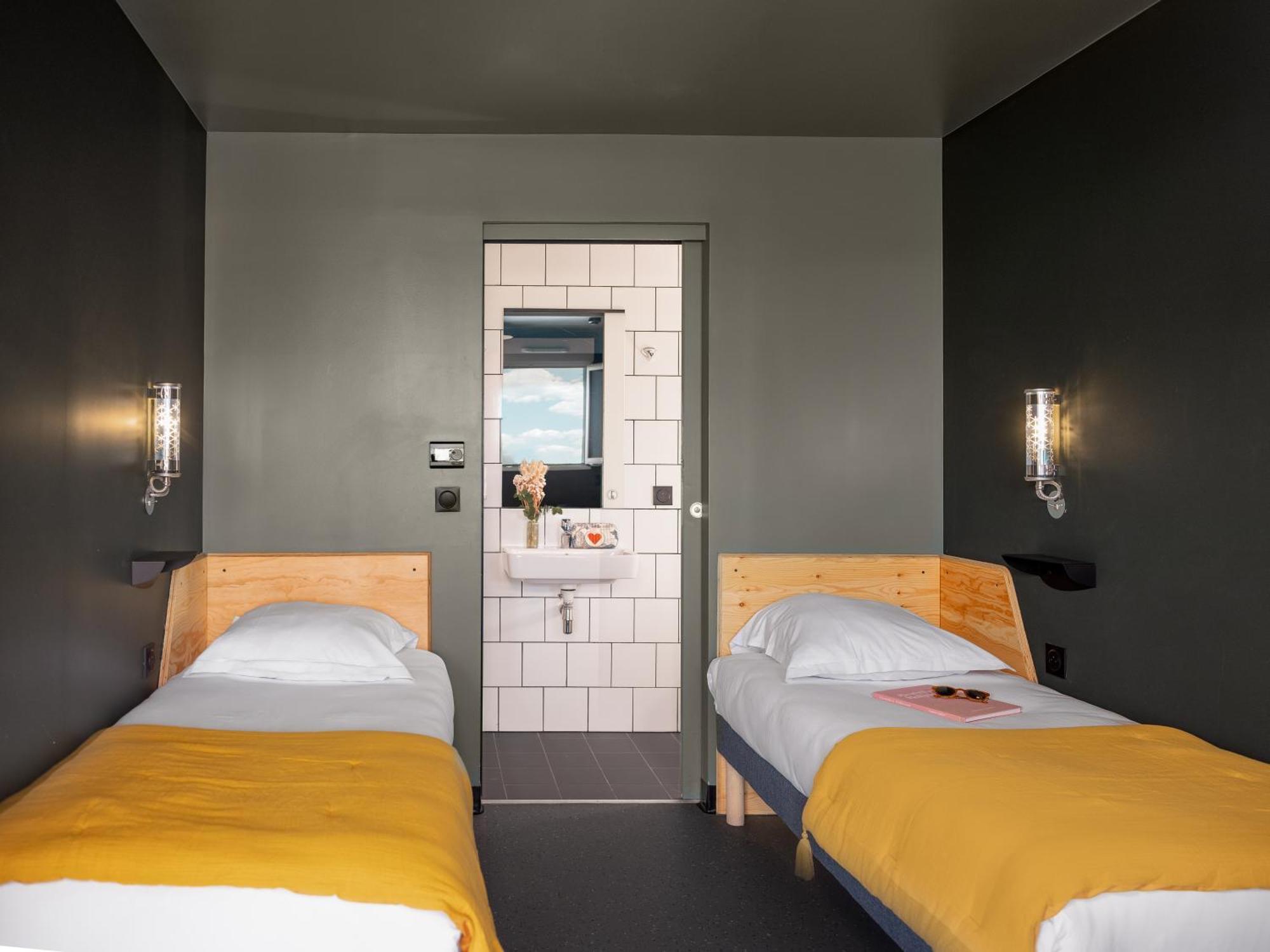 Eklo Paris Roissy Cdg Airport Hotel Bagian luar foto
